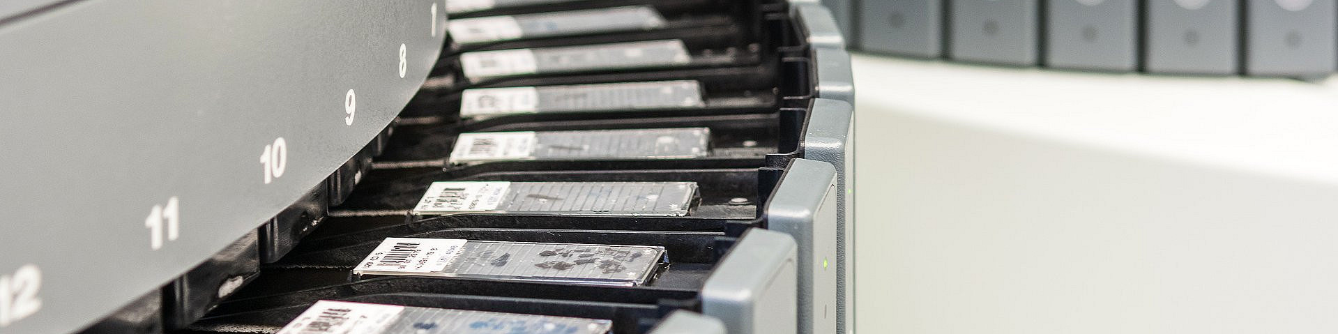 Viele Proben in Kassetten