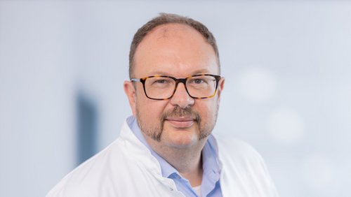 Porträt von Dr. med. Roland Tines, Facharzt des Fachbereichs Gefäßchirurgie im Klinikverbund Allgäu