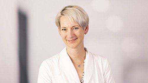 Dr. Cornelia Monat