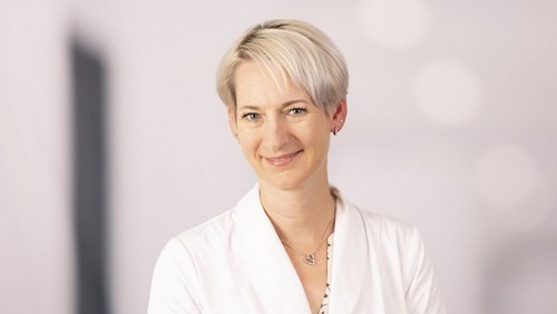 Dr. Cornelia Monat